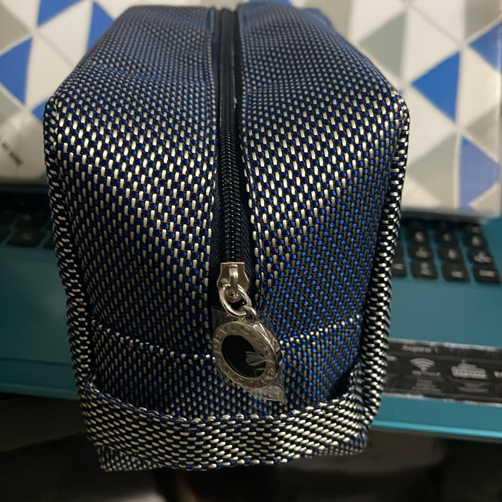 BVLGARI Beaute BLUE and WHITE Makeup Bag Pouch Cosmetic Bag - Picture 3 of 3